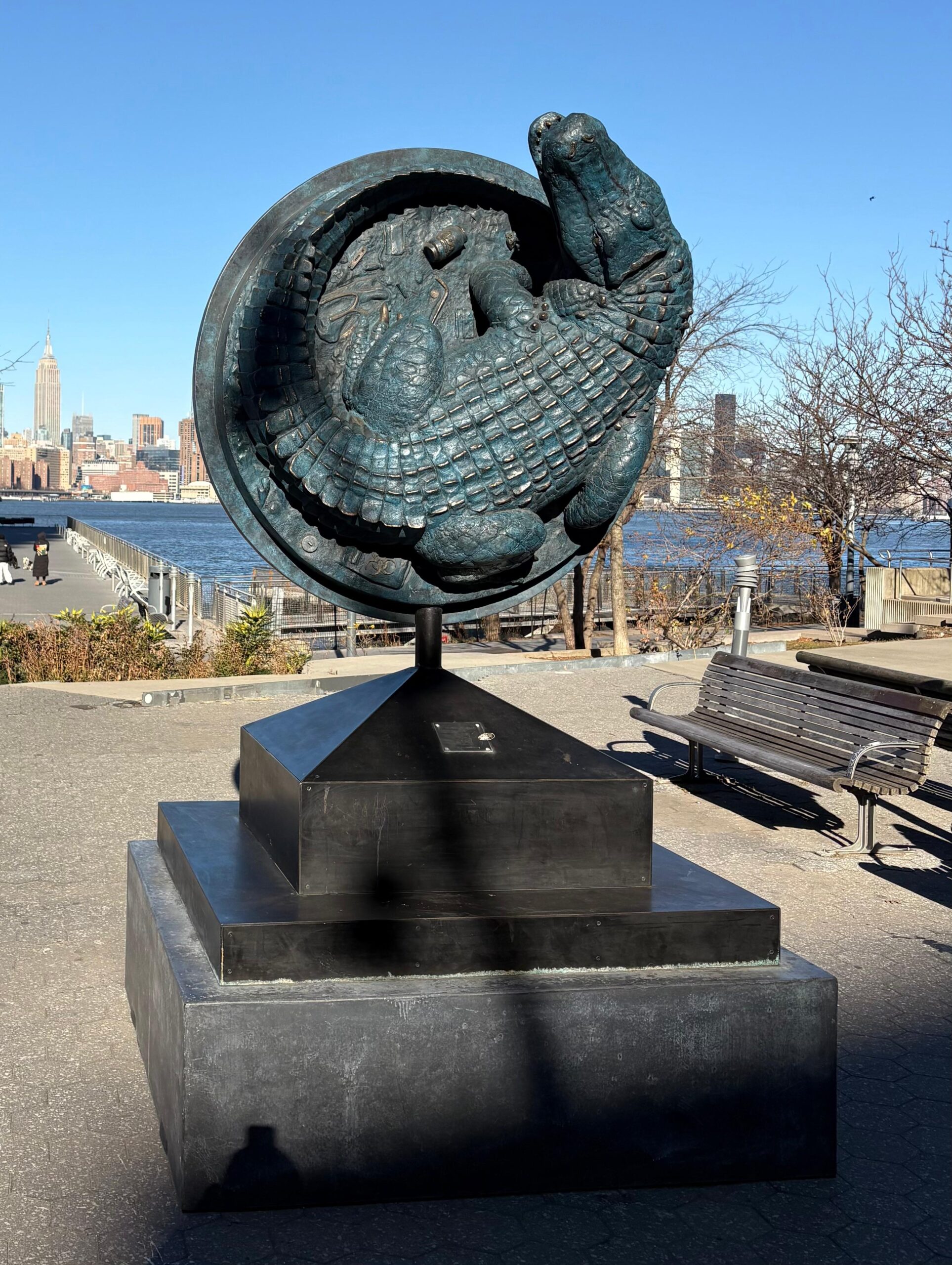 Monumental sculpture of an alligator in a public space
